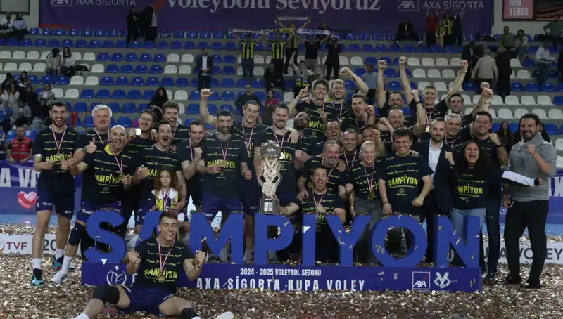 Voleybolun Zirvesinde: Fenerbahçe Kupa Voley'de Şampiyonluk Sevinci Yaşıyor