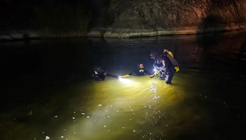 Çaya Düşen Kızını Kurtarmak İsterken Hayatını Kaybeden Baba