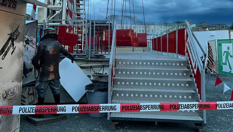 Dönen Salıncak, Reklam Direklerine Çarpınca Yaşananların Ardındaki Gerçek