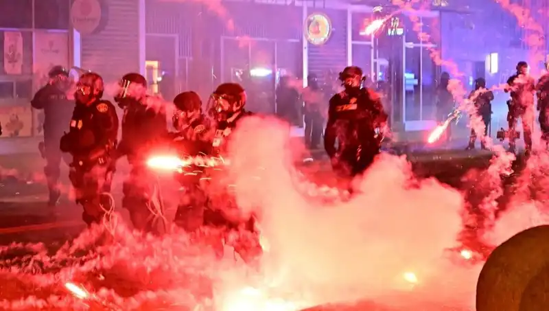 Los Angeles'taki Protestolar: ABD Genelinde Büyüyen İsyanın Nedenleri ve Sonuçları