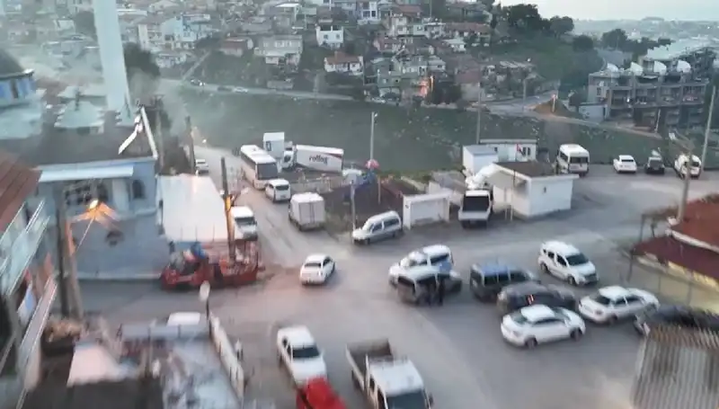 İzmir'de 99 Operasyon Gerçekleşti: 133 Kişi Gözaltına Alındı