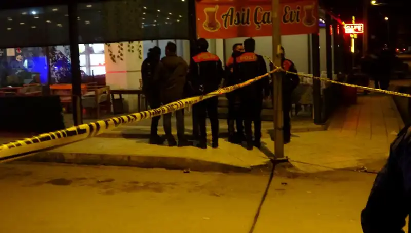 Kahvehanedeki Düşmanlıktan Kanlı Çatışma: 1 Ölü, 4 Yaralı!