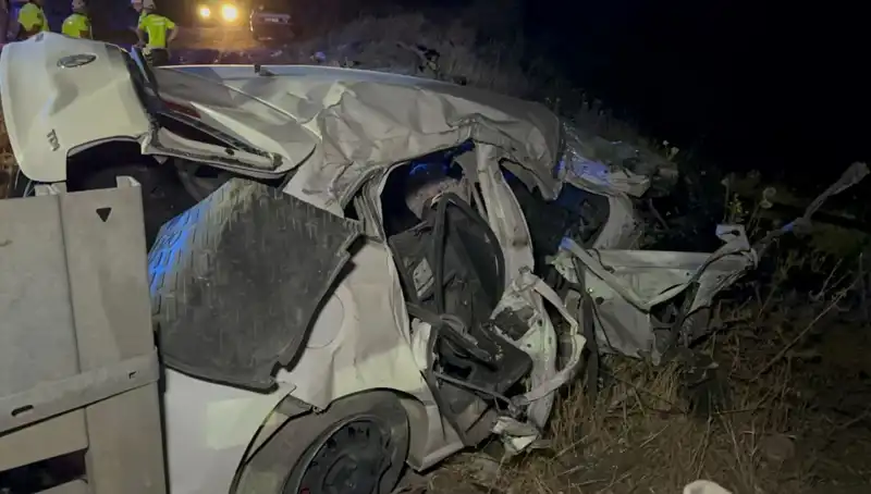 Ters Şeride Geçen Otomobil Tankerle Çarpıştı: Hayatını Kaybeden ve Yaralılar Var