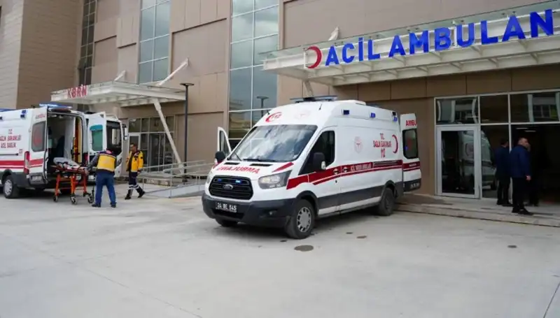 Erzincan'da Meydana Gelen Feci Kaza: Bir Kişi Hayatını Kaybetti, Üç Kişi Yaralandı