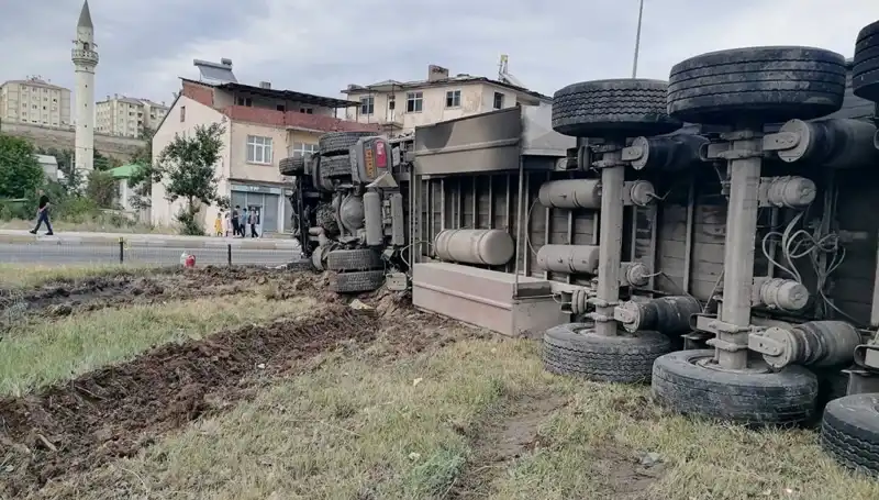 TIR Freni Boşaldı: Erzurum'da Korkunç Kaza Detayları ve Sorunlar