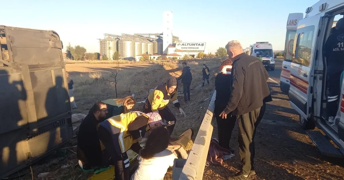 Balıkesir'den Yola Çıkan Tur Otobüsü Devrildi: Ölü ve Yaralılar Var