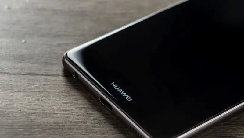 Katlanabilir Telefon Pazarında Devrim: Huawei'nin Yeni Modeli Tanıtıldı