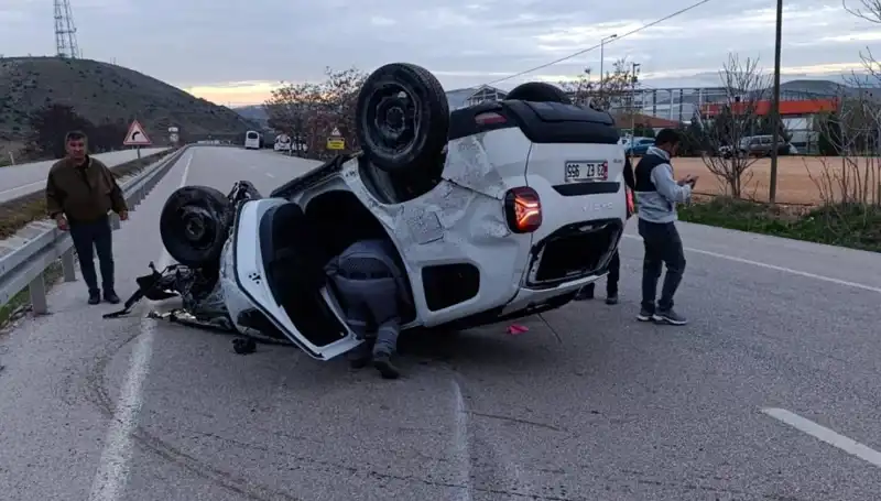 Kontrolden Çıkan Otomobilin Takla Atma Anı Güvenlik Kamerasına Yansıdı