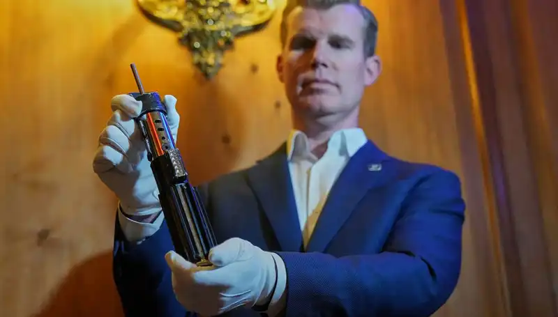 Darth Vader'ın Işın Kılıcı, Uçuk Fiyata Satıldı: 3.65 Milyon Dolar!