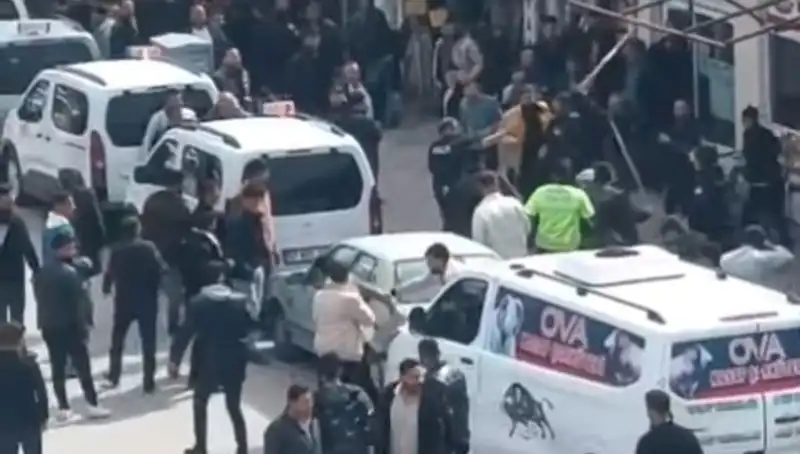 Erciş'te Taşlı Sopalı Kavga: Olayın Ardındaki Gerçekler ve Gözaltılar
