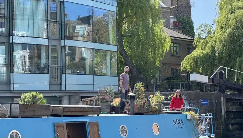 Modern Göçebe Yaşam Tarzı: Yüksek Kiralar Botlarda Hayatı Getiriyor