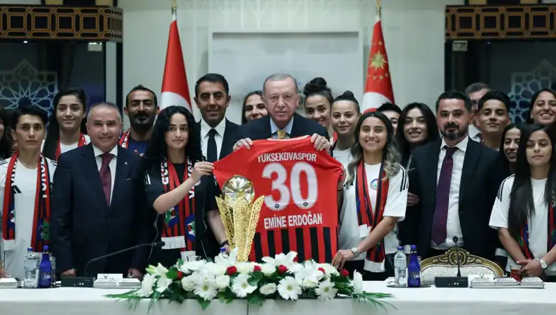 Cumhurbaşkanı Erdoğan, Yüksekovaspor Kadın Futbol Takımı’nı Kabul Etti: Kadın Sporuna Destek Giderek Artıyor
