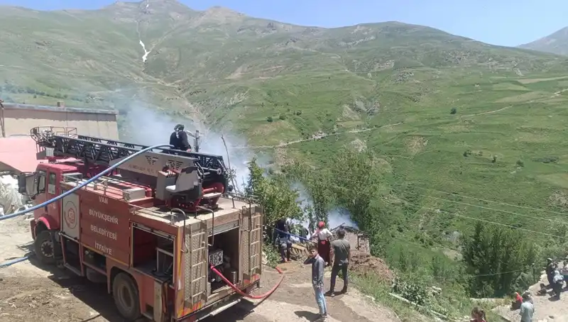 Van'da Çocuk Yangında Hayatını Kaybetti: Aileyi Sarsan Trajedi