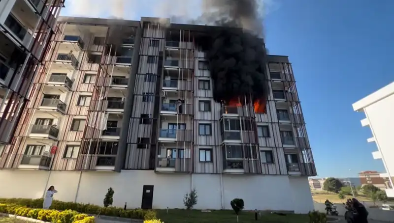 Çanakkale'de Yangın Korkusu: Gece Yarısı Panik Anları!