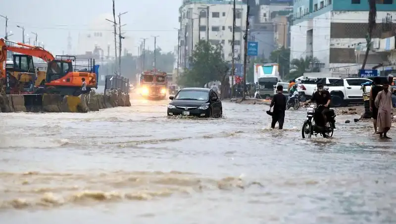 Pakistan'da Muson Yağmurları Felaketi: Hayatını Kaybedenlerin Sayısı Artıyor