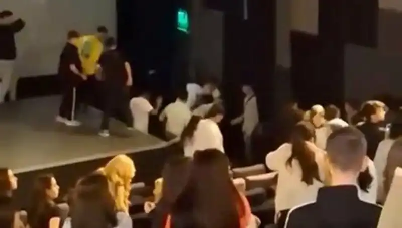 Rapçi Çakal'ın Hayranları Arasında Ortaya Çıkan Kavga Şok Etti
