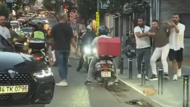 Nişantaşı’nda Yol Verme Kavgası: Sopalı Tartışma Gözaltına Alma ile Sonlandı
