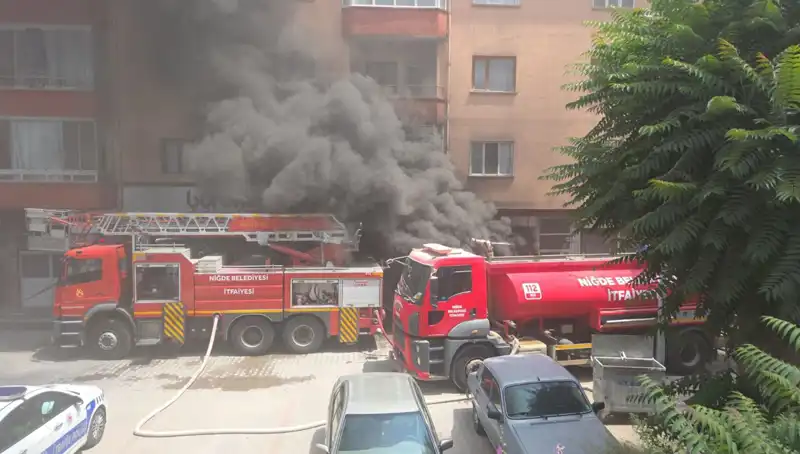 Niğde'de Beyaz Eşya Deposunda Gizemli Yangın: Nedenleri ve Sonuçları Neler?