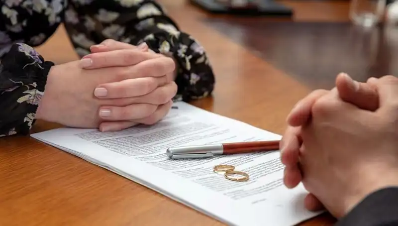 Boşanan Kadınlar İçin 300 Gün Yasağı Kalkıyor: AYM Ne Karar Verecek?