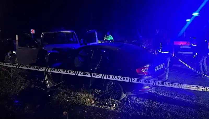 Minibüs Ters Şeritte Gidince Feci Kaza: 1 Ölü, 8 Yaralı