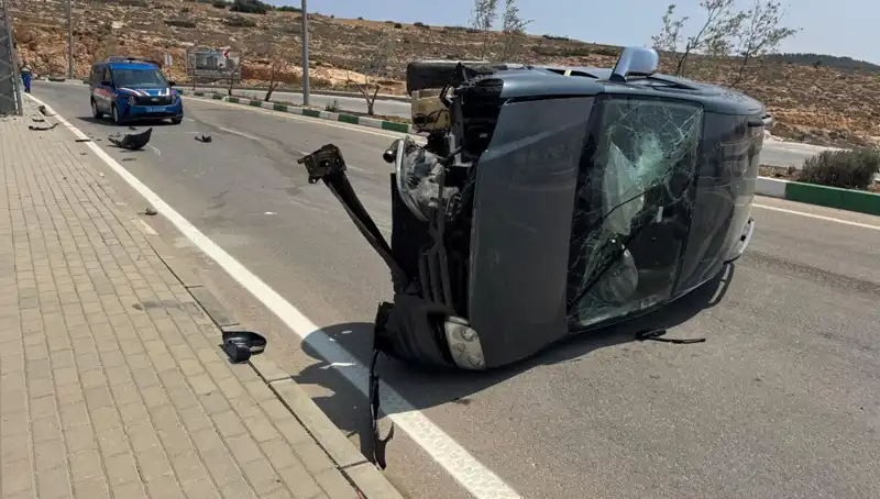 Kilis'te Ticari Araç Devrildi: Kazada Dört Kişi Yaralandı