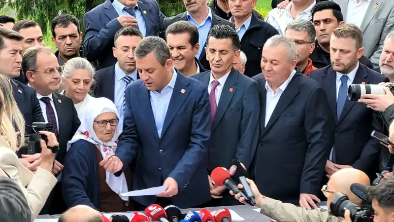 Ekrem İmamoğlu İçin CHP'den İmza Kampanyası: Neden Bu Kadar Önemli?